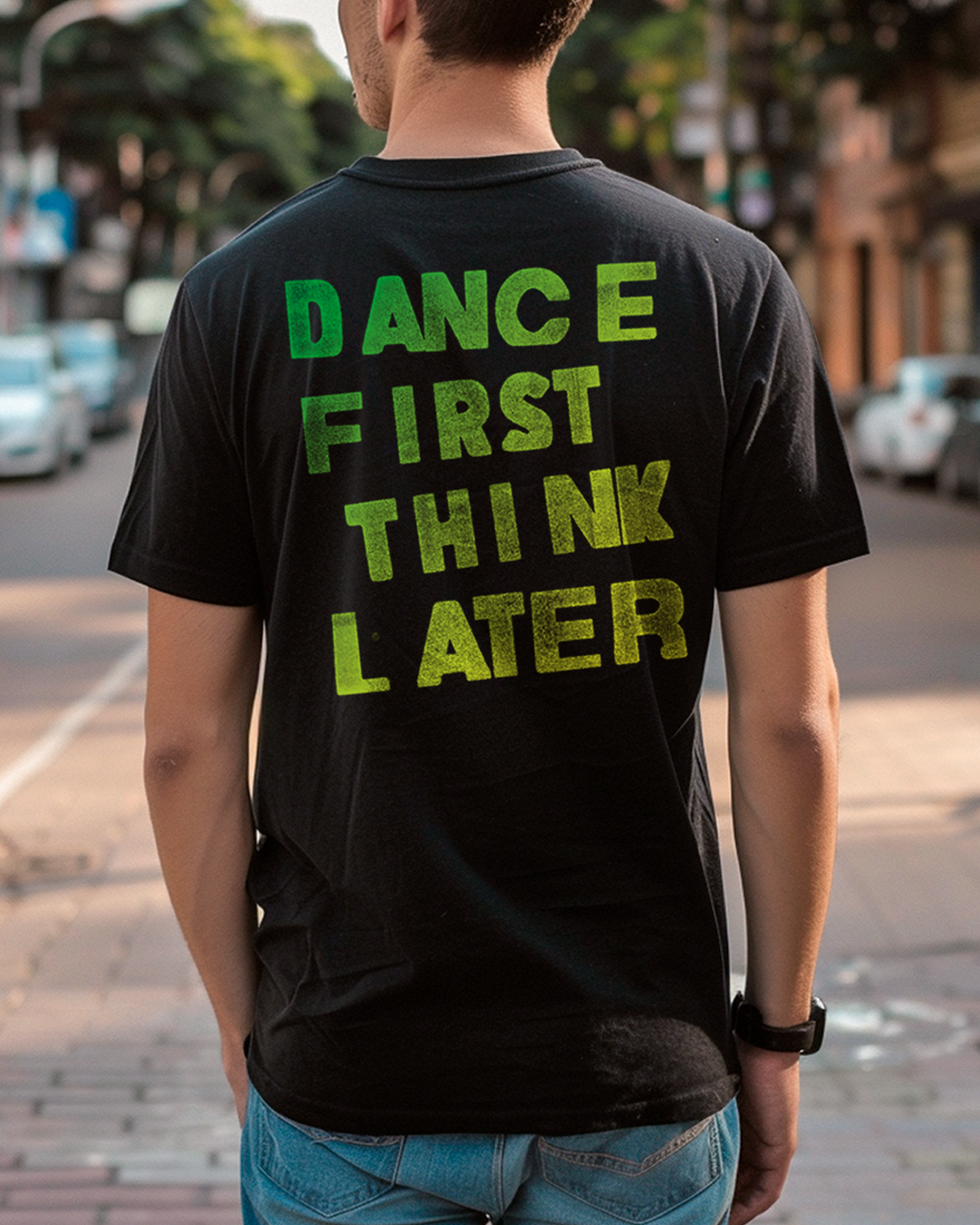 Camiseta unisex preta DANCE FIRST THINK LATER