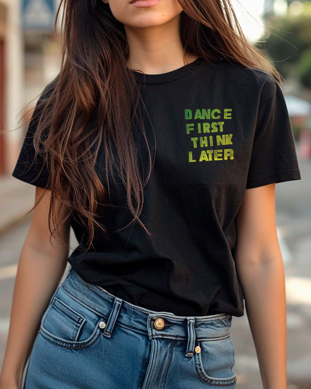 Camiseta unisex preta DANCE FIRST THINK LATER