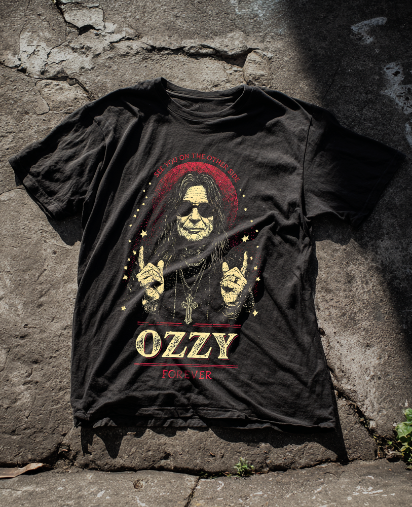 Camiseta unisex preta OZZY OSBOURNE