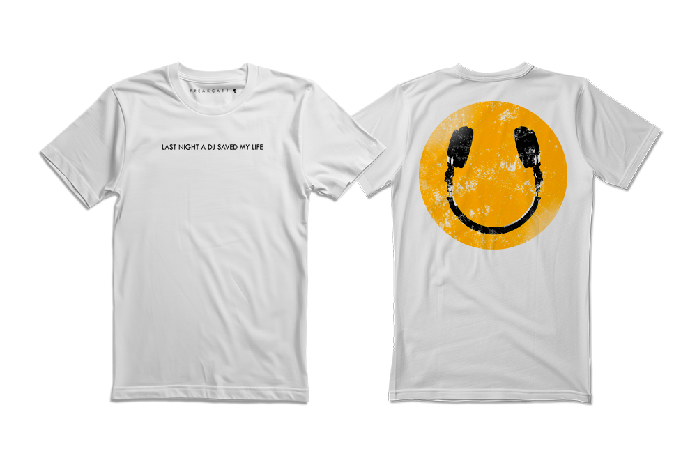 Camiseta unisex branca "LAST NIGHT A DJ SAVED MY LIFE - SMILE”