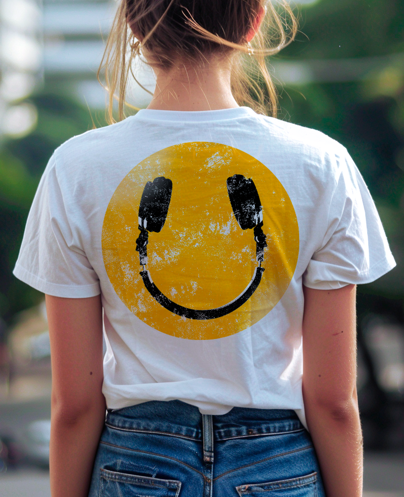 Camiseta unisex branca "LAST NIGHT A DJ SAVED MY LIFE - SMILE”