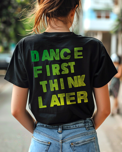 Camiseta unisex preta DANCE FIRST THINK LATER