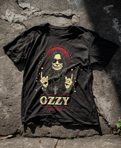 Camiseta unisex preta OZZY OSBOURNE
