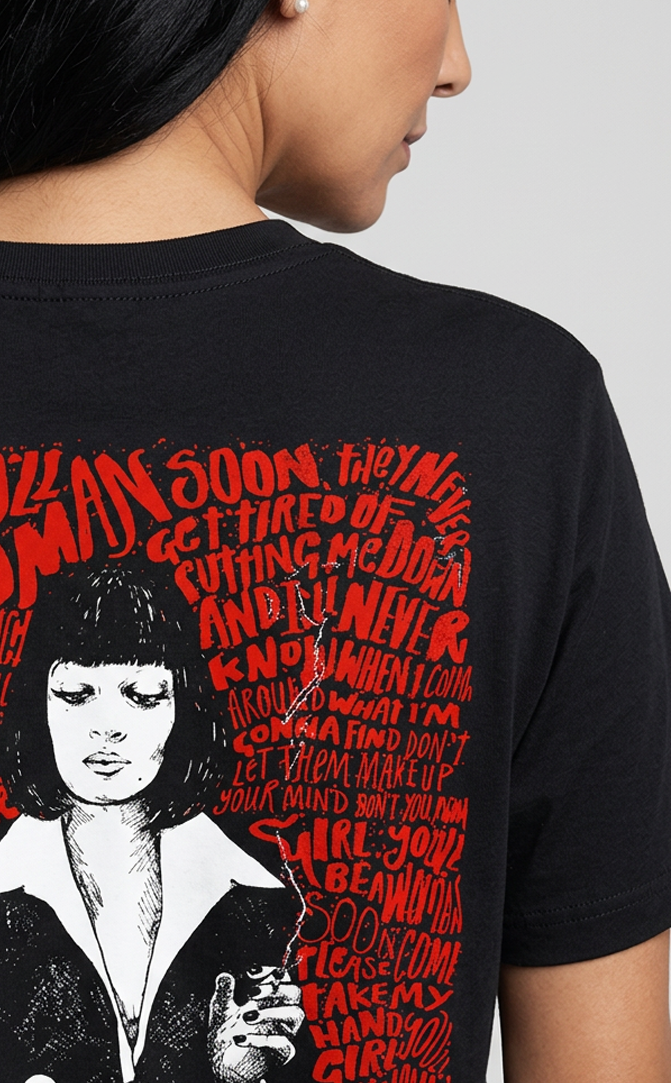 Camiseta unisex preta PULP FICTION