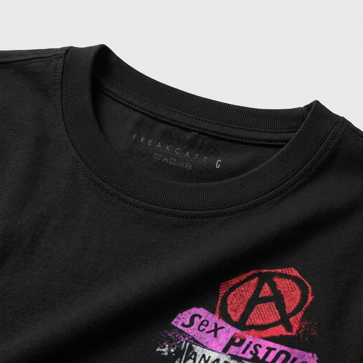 SEXPISTOLS-DETALHE-GOLA-QUADRADA