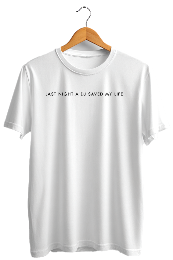 Camiseta unisex branca "LAST NIGHT A DJ SAVED MY LIFE - SMILE”